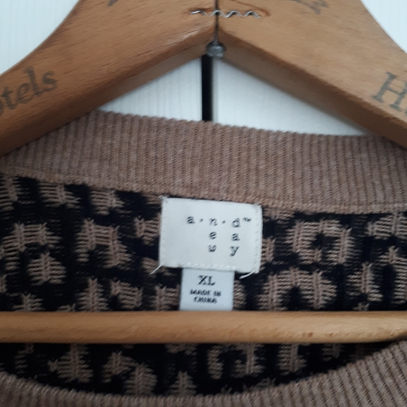 *Sold* Leopard print sweater - Picture 3 of 4